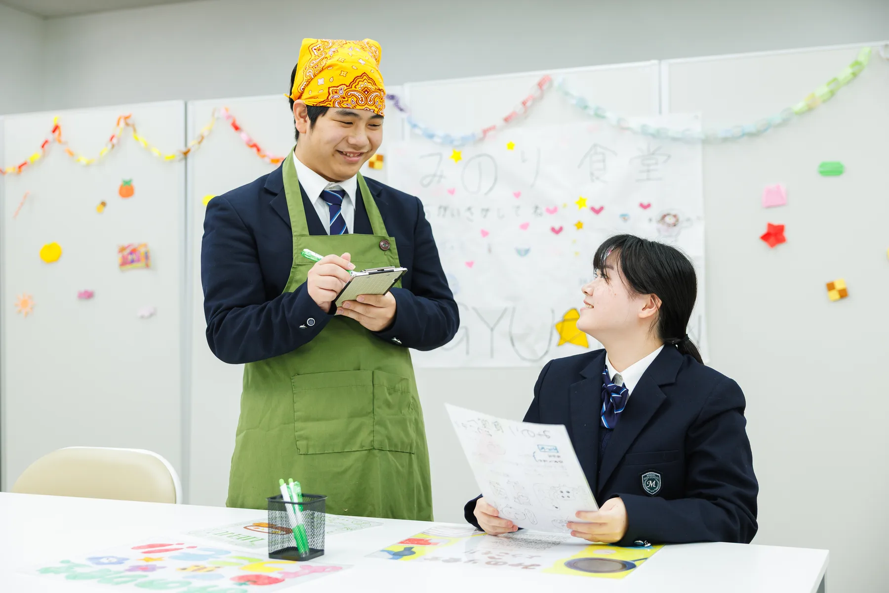 みのり食堂の接客練習に取り組む生徒たち